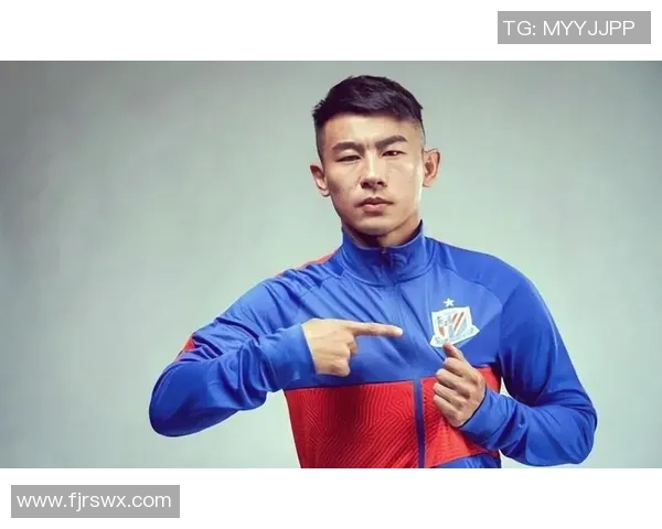 从白大褂到绿茵场医生如何逆袭成为足球明星的传奇之路